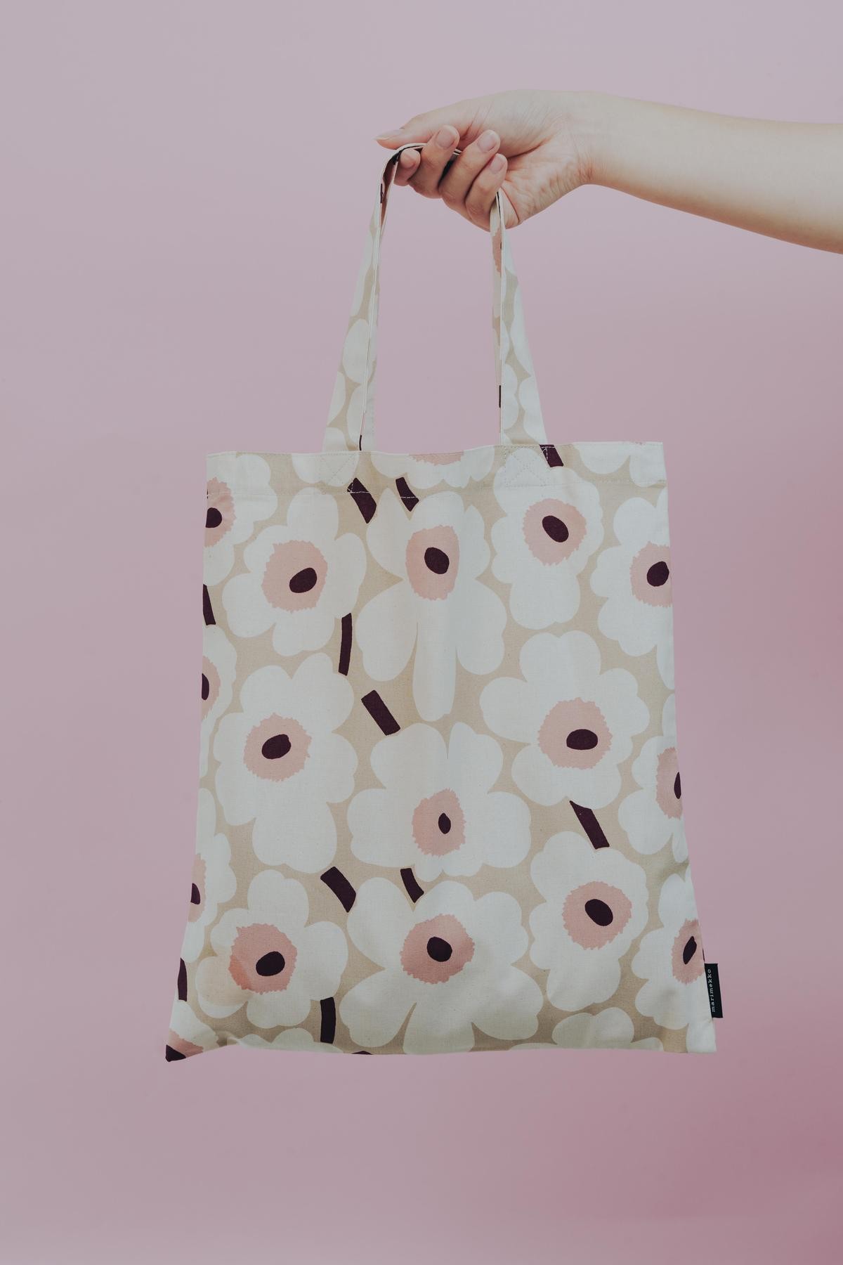 Unikko迷你購物袋是2023中秋節禮盒特別推出的獨家配件。（永三提供）