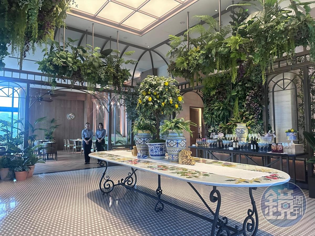 行政酒廊空間設計充滿義大利托斯卡尼花園風格。 