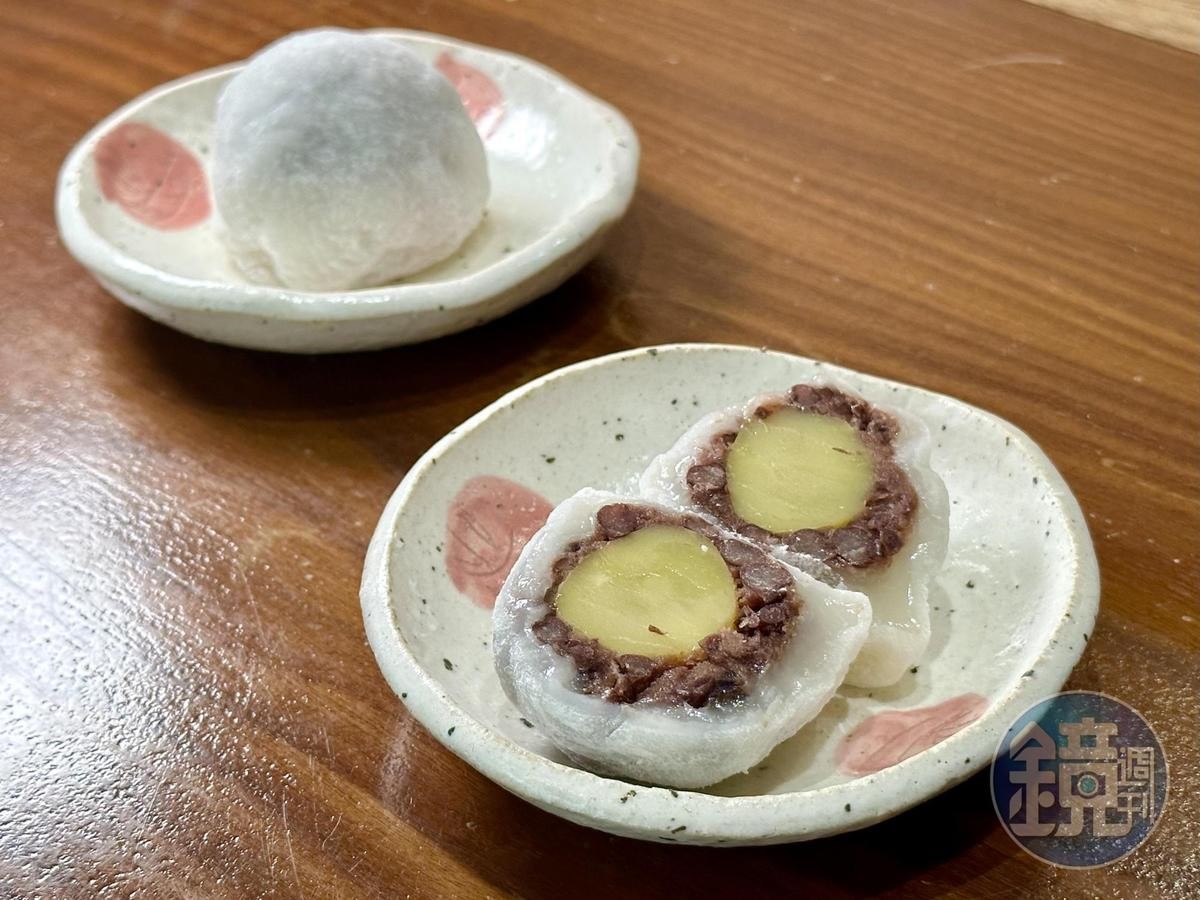 「芋沺菓子」的招牌甜點「紅豆栗子大福」，麻糬皮軟Q化口，內餡蜜甜、帶有紅豆的顆粒感。（150元／顆）