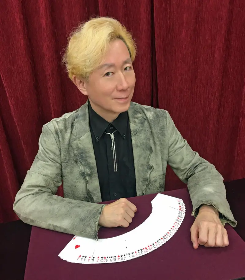 ▲坂井弘幸將出席「台灣線上魔術大會 OMG」展現魔術絕技。（圖／簡子製造提供）