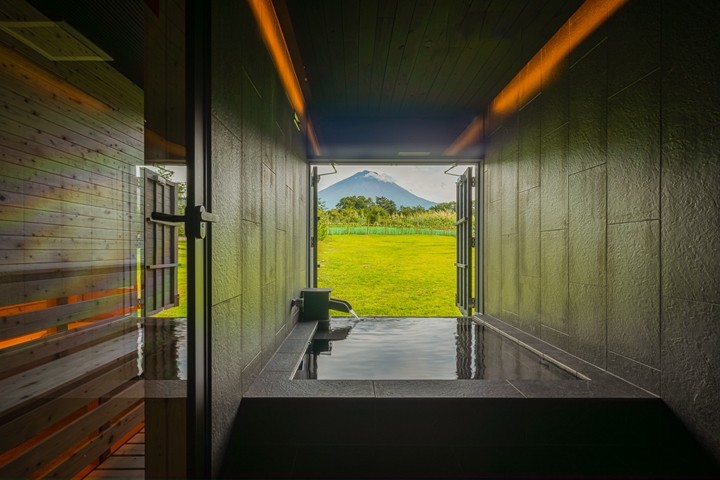 ▲一邊眺望富士山美景、一邊享受天然溫泉陶冶。　圖：MARINETOPIA RESORT／來源