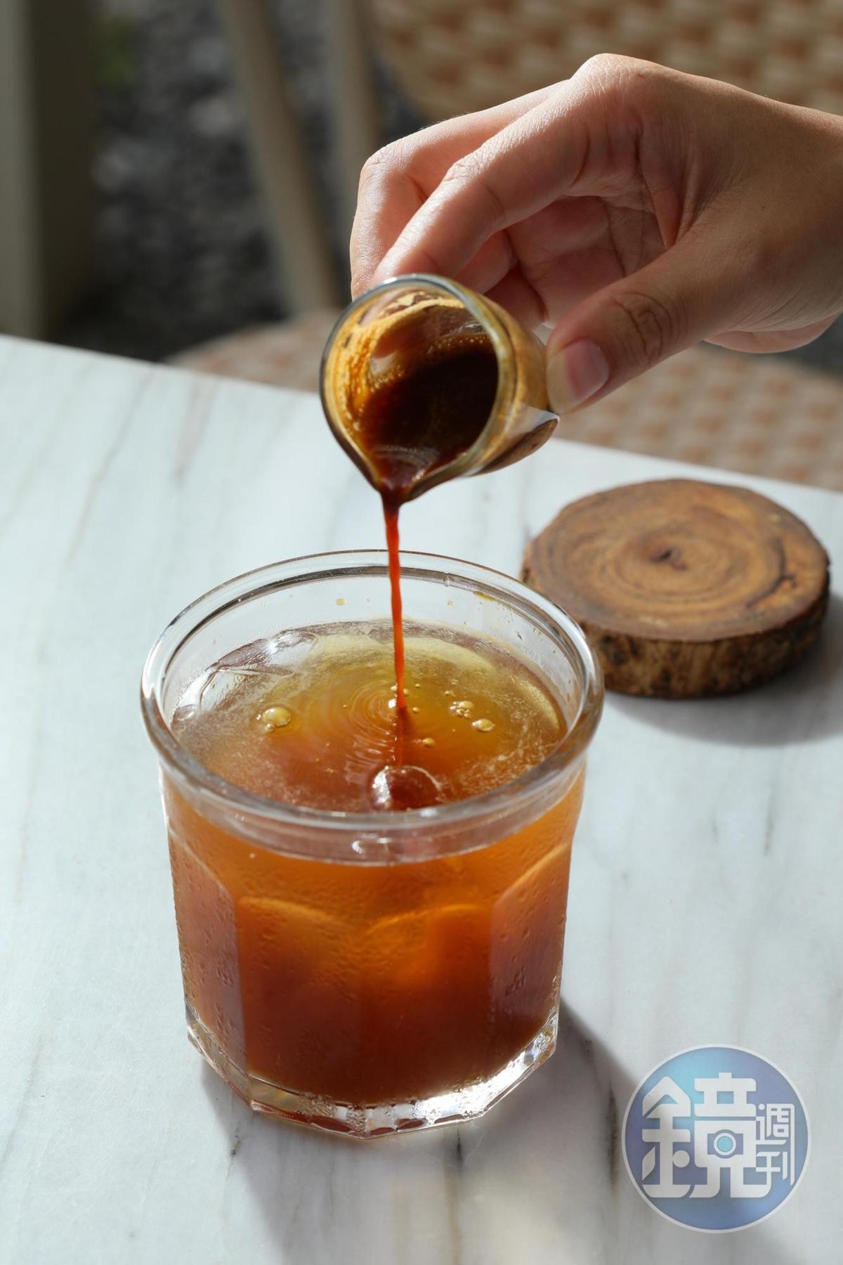 包種茶混合Espresso特製的「包種水洗耶加」，簡直是咖啡因炸彈。（170元／杯）