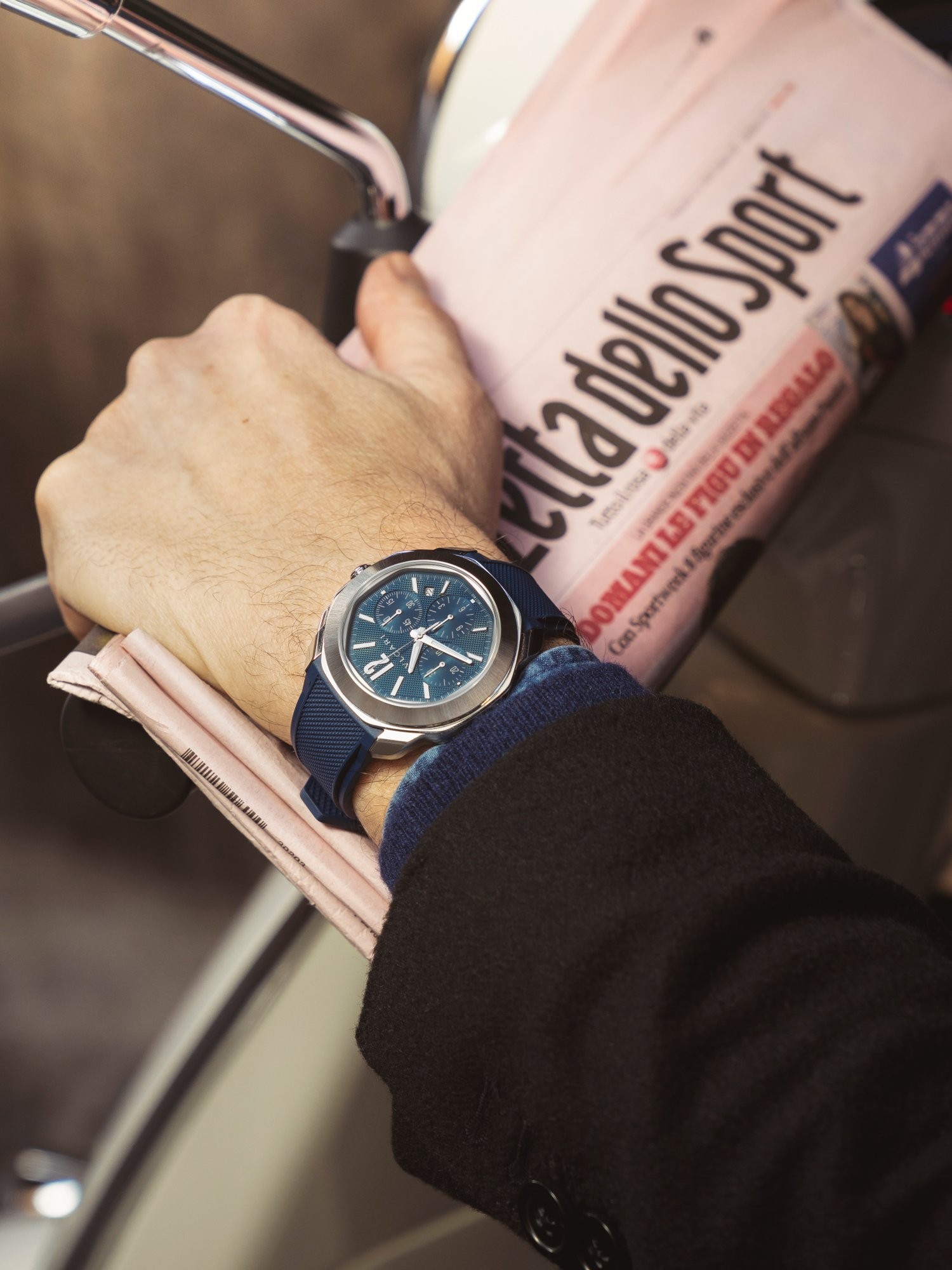 全新設計的Octo Roma，定位是日常生活佩戴用錶，面盤並飾以「巴黎釘紋」，在當代設計風格的錶殼帶著古典製錶的細節。