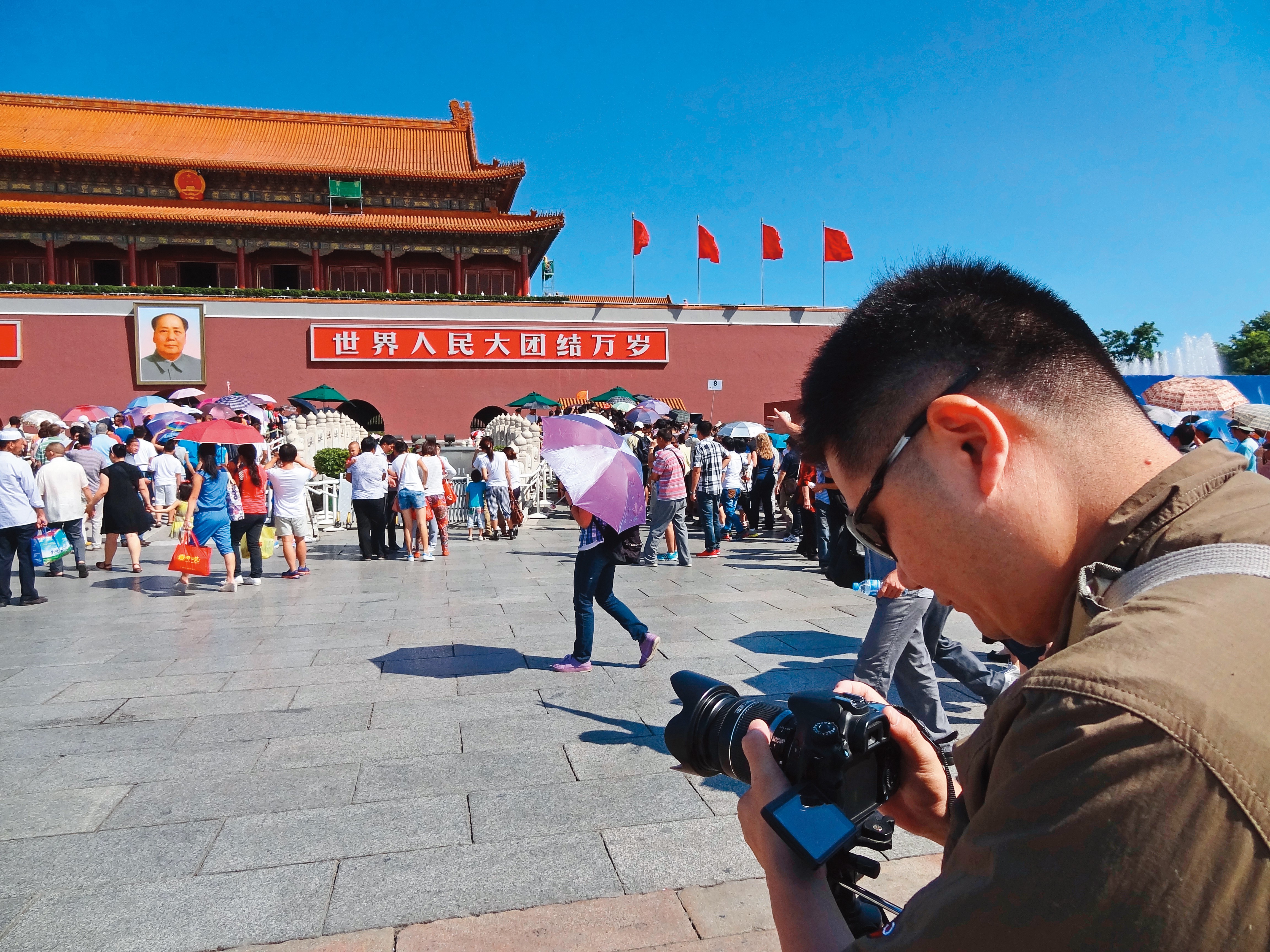 李惠仁為拍攝以共產政權為題材的《并：控制》紀錄片，2017年遭中國大陸和香港限制入境。（公視提供）