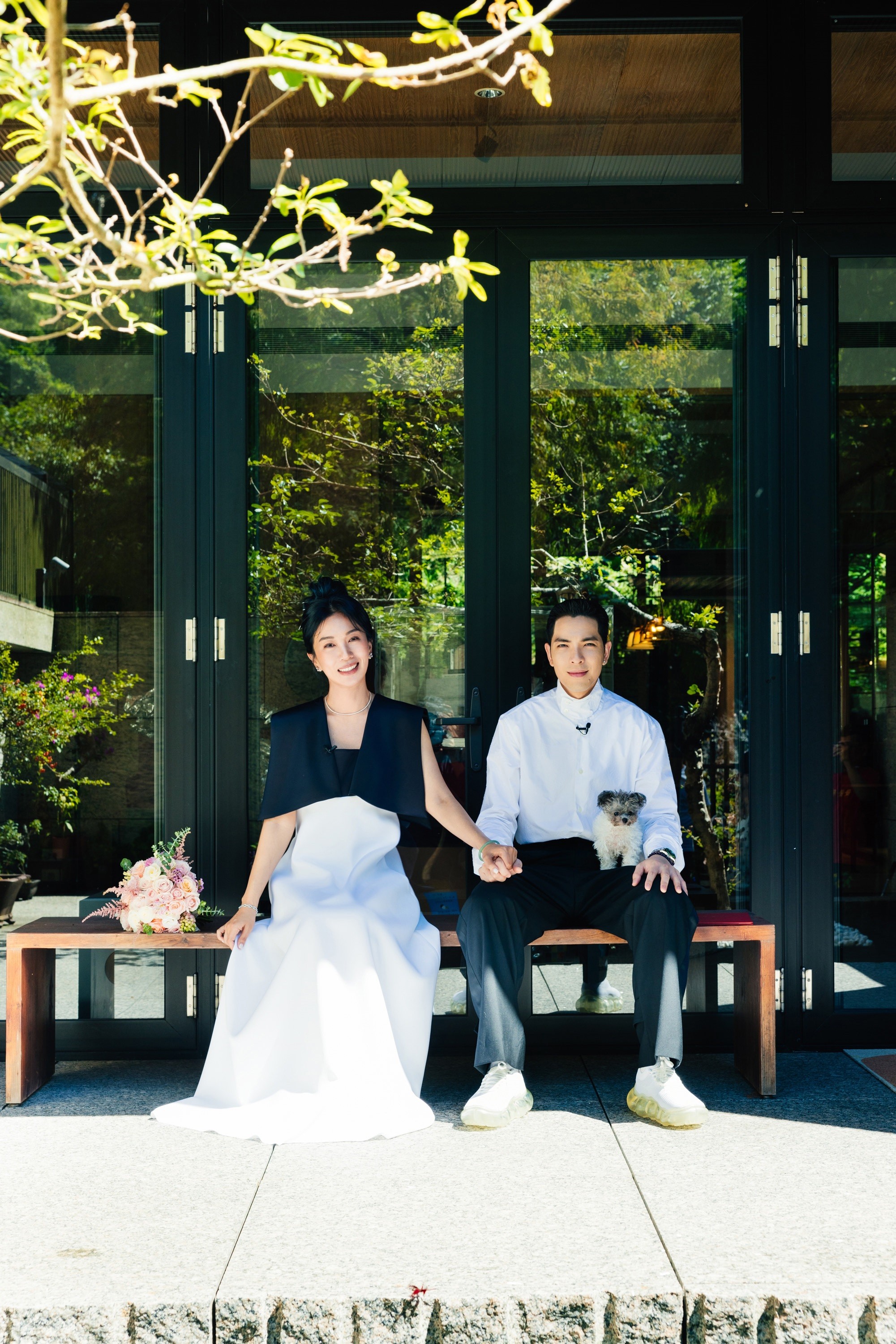 蕭敬騰與Summer笑得燦爛，迎接結婚第一天。（喜鵲娛樂提供）