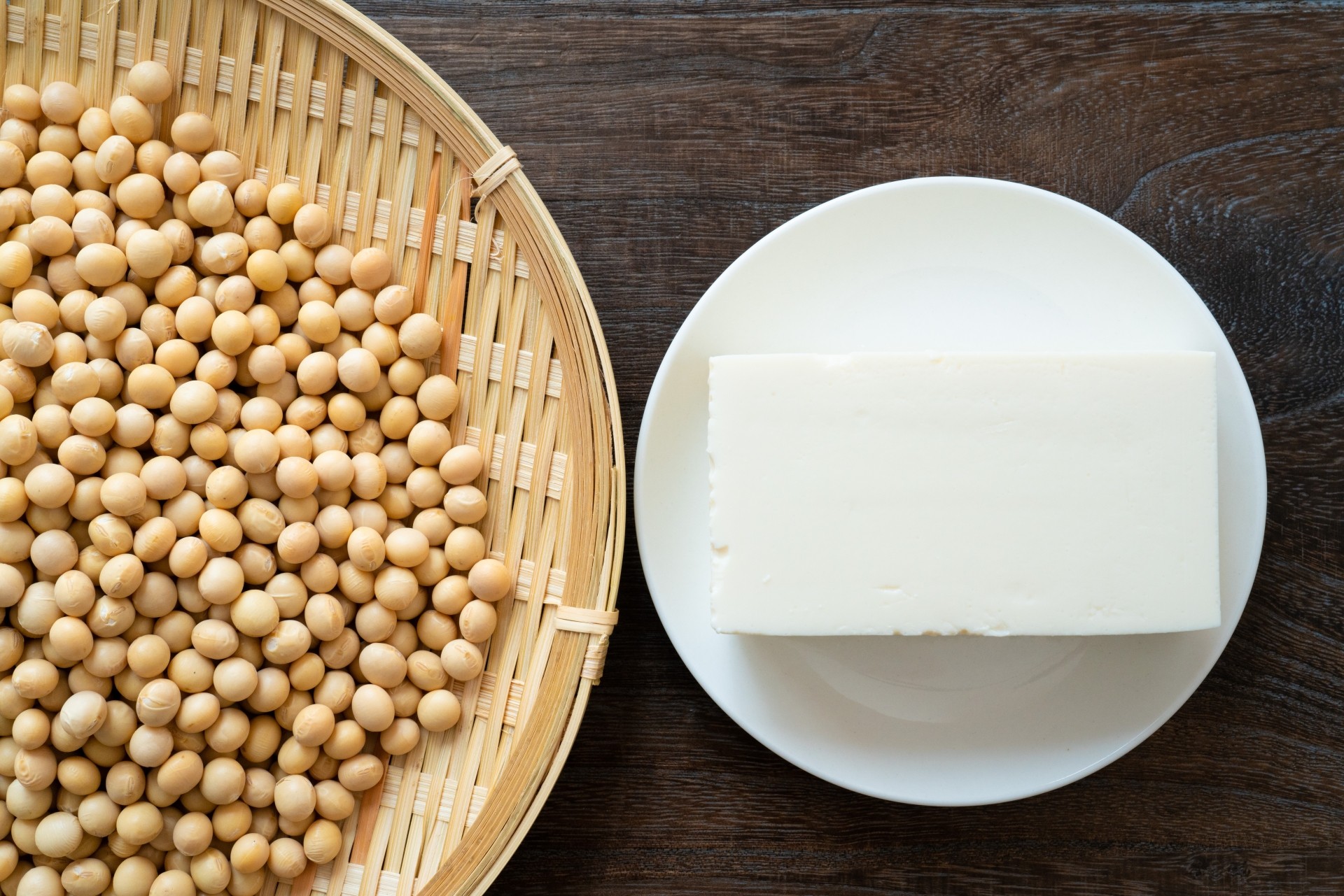 中醫師介紹不同種類豆腐特性，提醒民眾避免吃錯豆腐，越減越肥。（示意圖，photoAC）