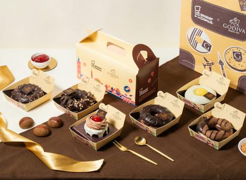 1.Mister Donut x GODIVA以「世界旅行」作為核心開發概念，結合特色食材打造出6款精品巧克力甜甜圈。.jpg