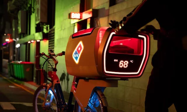 在嘗試用無人機與雪地馴鹿外送披薩之後，達美樂終於推出了「恆溫烤箱外送車」