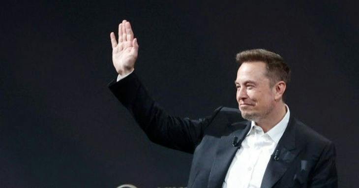PARIS, FRANCE - JUNE 16: Chief Executive Officer of SpaceX and Tesla and owner of Twitter, Elon Musk gestures as he arrives on stage to attend the Viva Technology conference dedicated to innovation and startups at the Porte de Versailles exhibition centre on June 16, 2023 in Paris, France. Elon Musk is visiting Paris for the VivaTech show where he gives a conference in front of 4,000 technology enthusiasts. He also took the opportunity to meet Bernard Arnaud, CEO of LVMH and the French President. Emmanuel Macron, who has already met Elon Musk twice in recent months, hopes to convince him to set up a Tesla battery factory in France, his pioneer company in electric cars. (Photo by Chesnot/Getty Images)