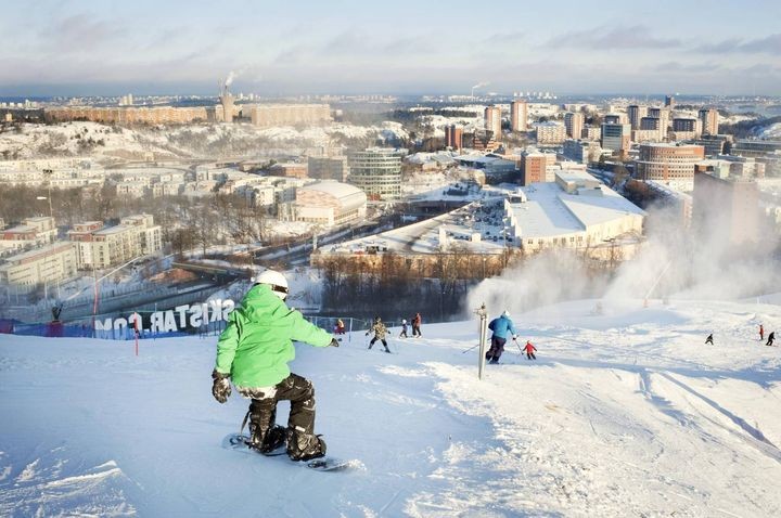 ▲斯德哥爾摩 Hammarbybacken 滑雪場擁有四個滑雪道和兩個纜車，在市區近郊就可便利從事高山滑雪活動。　圖：imagebank.sweden.se（Sara de Basly）／來源
