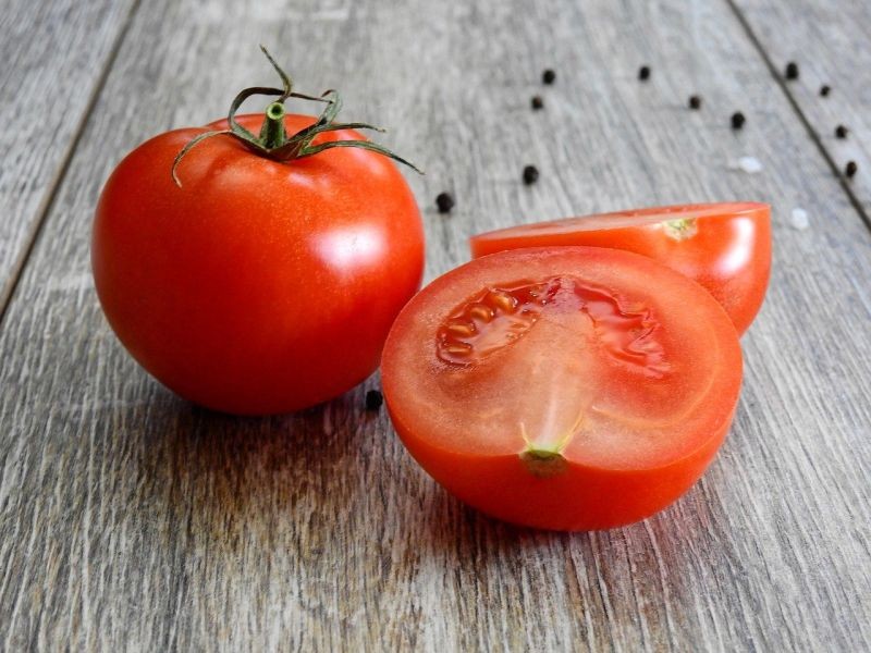 ▲大番茄屬於蔬菜，吃湯圓之前可以來上一顆，增加飽足感，進而減少進食湯圓。（圖／取自pixabay）