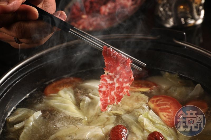 溫體牛肉鍋始終在台灣火鍋市場佔有一席之地。（宣牛提供）