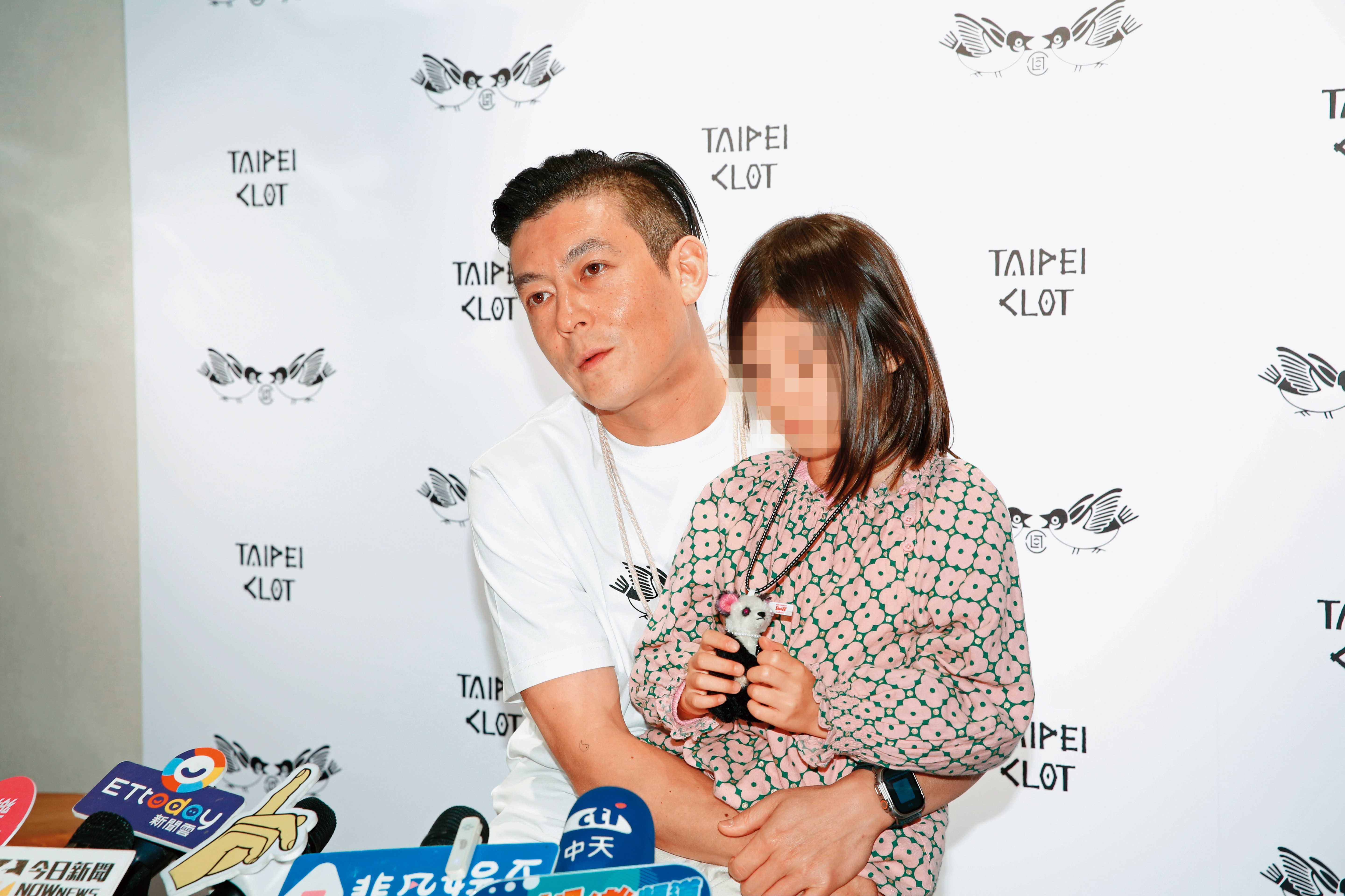 陳冠希日前睽違6年在台公開亮相，還帶女兒一起接受媒體訪問。