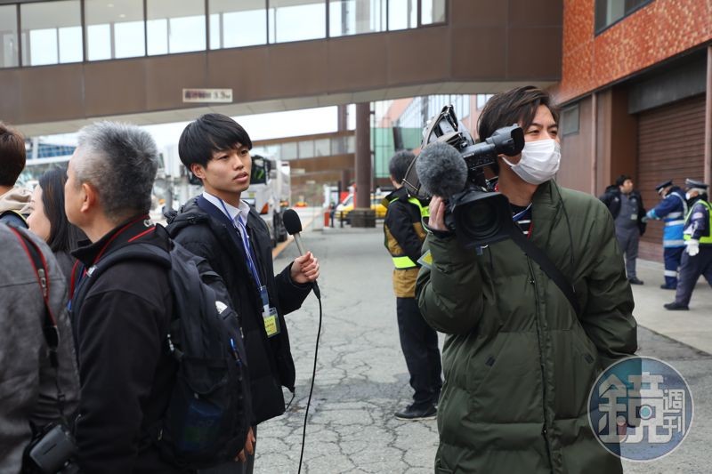 台灣來的首航班機也吸引日本當地媒體到現場採訪。