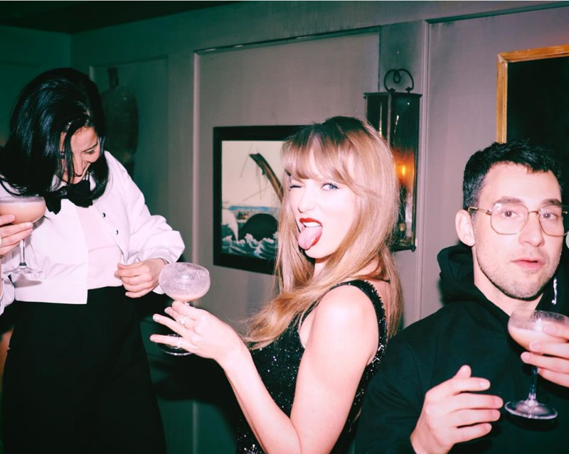 泰勒絲（左）與音樂製作人傑克安多夫（右）。（翻攝自Taylor Swift官方Instagram）