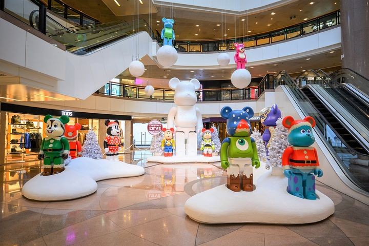 ▲海港城迪士尼主題聖誕活動推出100隻獨一無二2000%迪士尼角色 BE@RBRICK 模型。　圖：香港旅遊發展局／提供