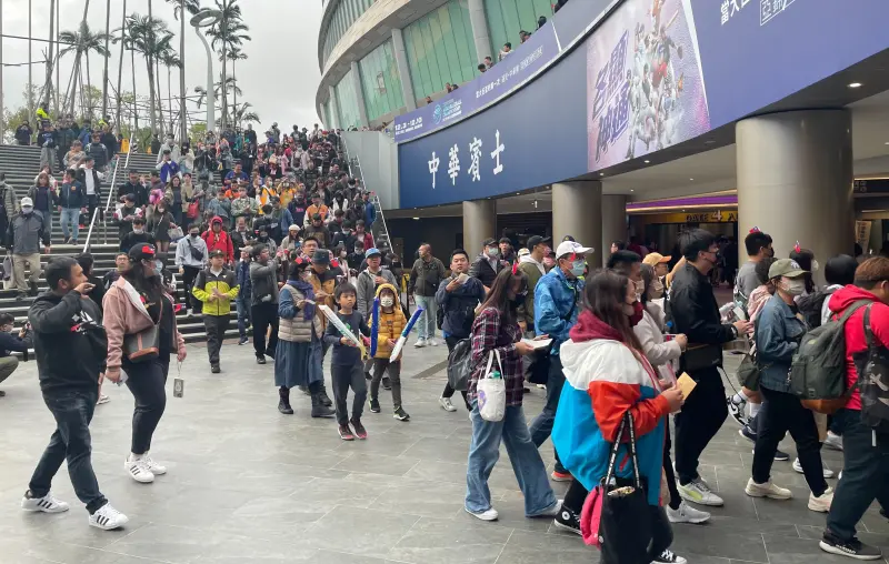 ▲亞錦賽在台北大巨蛋開打，現場湧進滿滿人潮，一共有16647名入場觀賽。（圖／記者葉政勳攝）