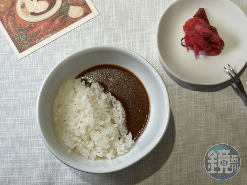 「李氏咖哩」吃得到巧克力的苦甘味，米飯飽實有Q度。（4,280元套餐菜色）