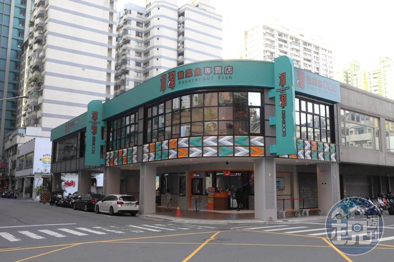 溜溜酸菜魚專賣店「富民店」不僅是溜溜首間街邊店，也是漢來品牌首間街邊店。