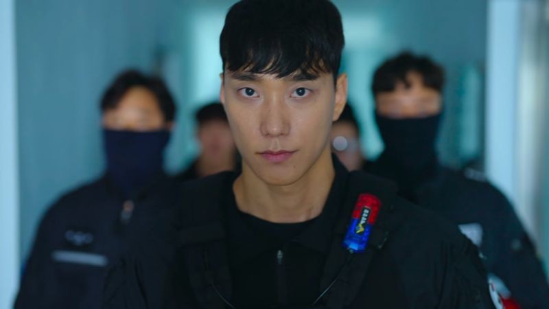 朴民奎是韓國海洋警察廳的救援隊隊員，是由韓國海洋警察廳內部挑選後推派的成員。（翻攝自Netflix）