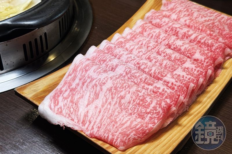 今年升級的火鍋食材日本A5和牛肉盤也是無限量供應。
