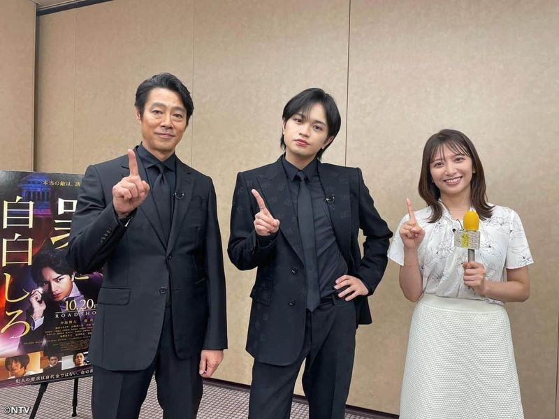 笹崎里菜（右起）是日本電視台的主播之一，曾訪問堤真一和中丸雄一同門師弟中島健人。（翻攝自日本電視台）