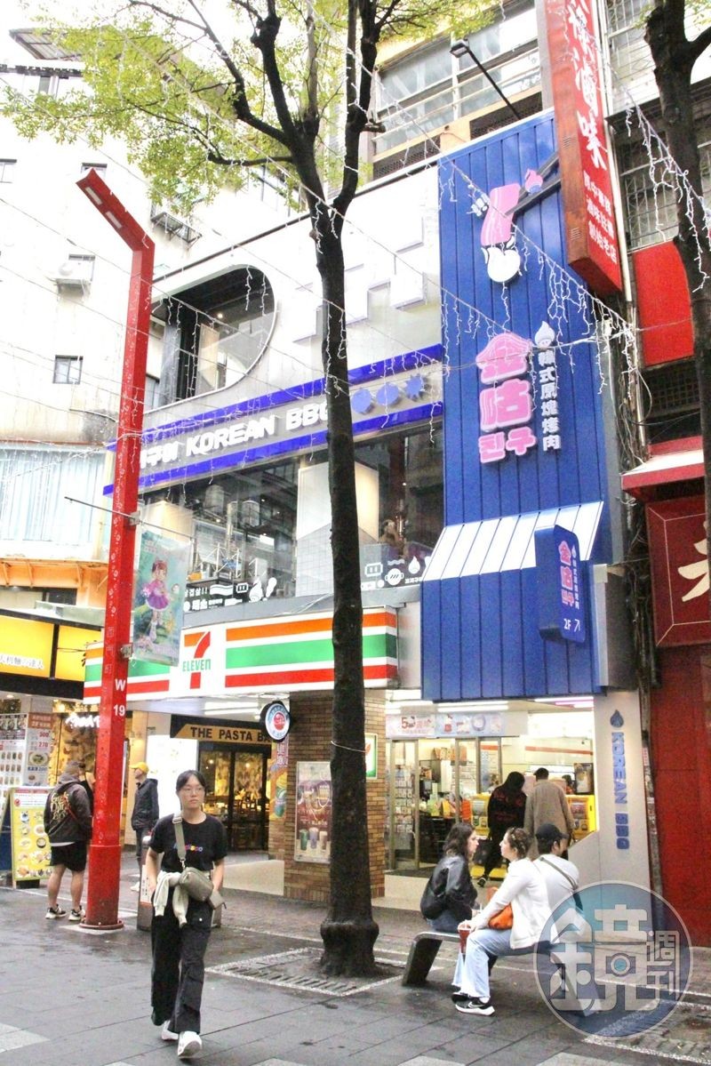 「金咕韓式原塊烤肉」首間門市位於熱鬧的台北西門町商圈。