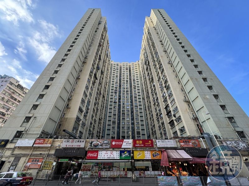 太安樓是香港最多人居住的集合住宅，一樓商場則成為宵夜聖地。