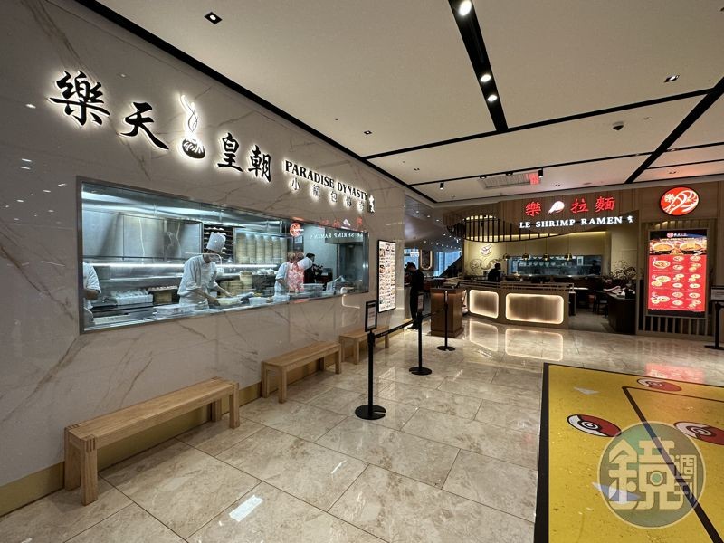 樂天餐飲集團旗下的「樂天皇朝」和「樂蝦拉麵」，同時進駐宏匯廣場5樓。