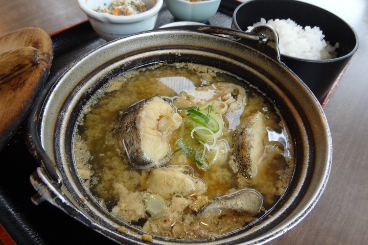 鱈魚湯過去是用來慰勞辛苦出海捕魚的漁夫料理，後來成為朝日町的鄉土美食。