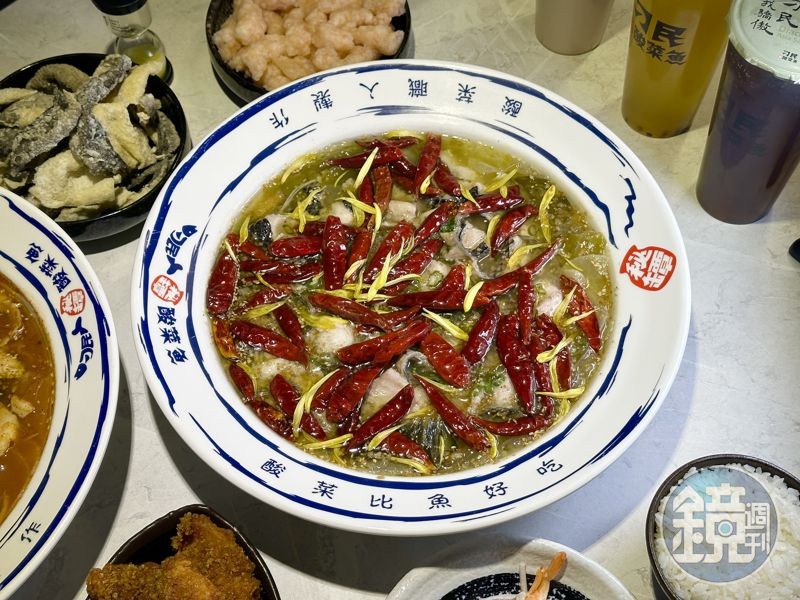 「秘罈酸菜魚」酸菜脆口開胃，烏鱧魚片滑嫩不腥，十分下飯。（898元／大份）