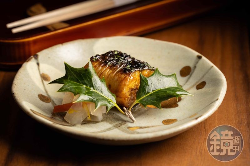 採傳統、古老製法而成的「鰻魚印籠燒」，將鰻魚的口感更加細節的體現，目前僅有琥珀能品嘗到這道料理。