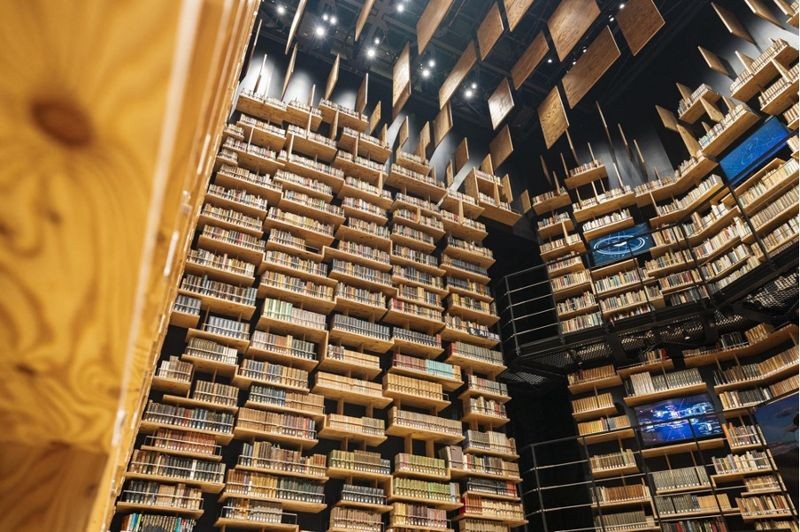 收藏約2萬冊的書籍，現場觀看相當壯觀。（埼玉縣觀光局提供）