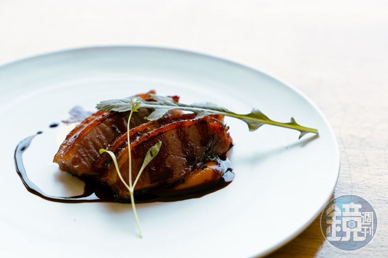 鴨皮煎得酥脆，鴨肉略有嚼感，是一道讓人印象深刻的法式家禽料理。