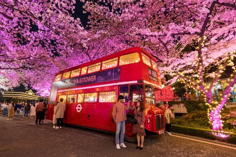 「E WORLD星光櫻花節」是每年韓國最早的櫻花季活動。（燦星旅遊提供）