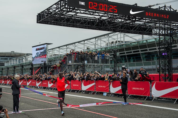 破馬拉松世界紀錄！Nike 為了賣鞋，湊齊頂尖好手挑戰人體極限