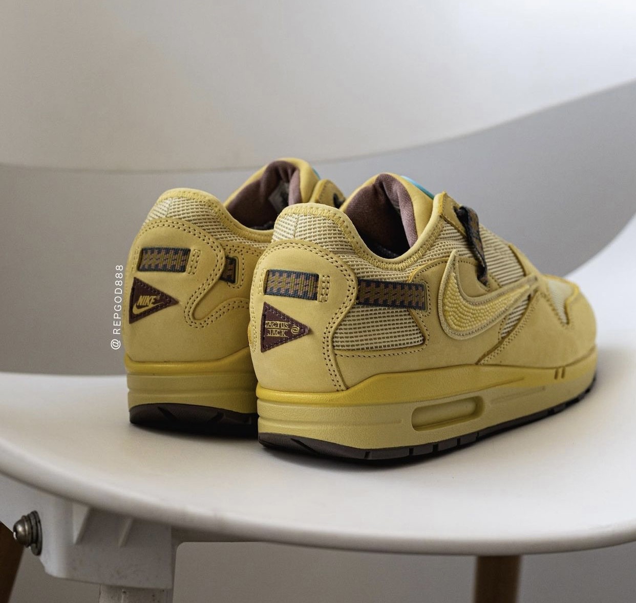 Nike x Travis Scott 再推全新Air Max 1 聯名球鞋，帥度不輸陳冠希的